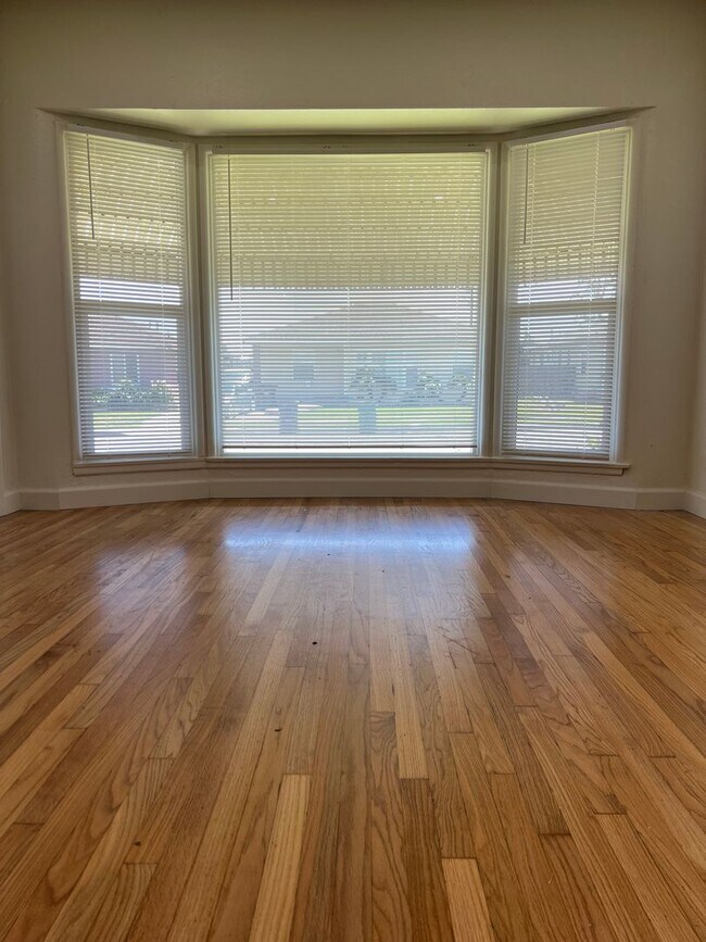 Photo - House for rent! 3 bedroom, 1 bath plus sep...