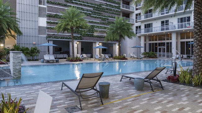 Blu27 at Edgewater