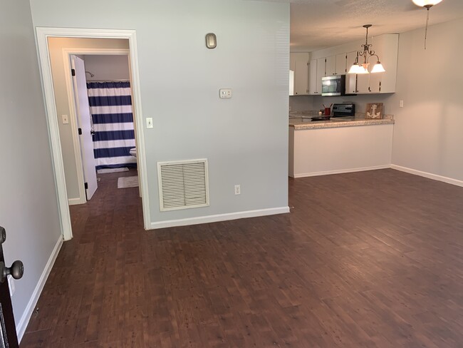 Photo - 1181 N Main St
