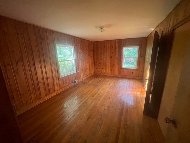 Photo - 221 Parkview Ave