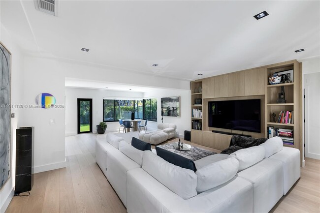 Photo - 373 NE 104th St