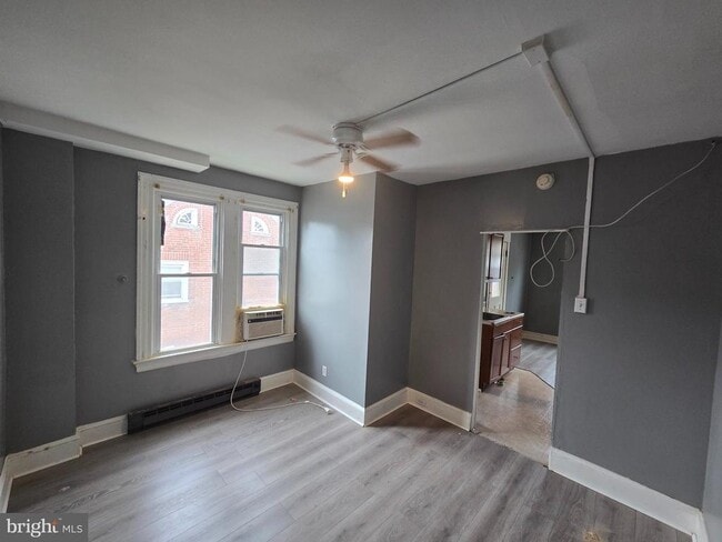 Photo - 105 W 24th St
