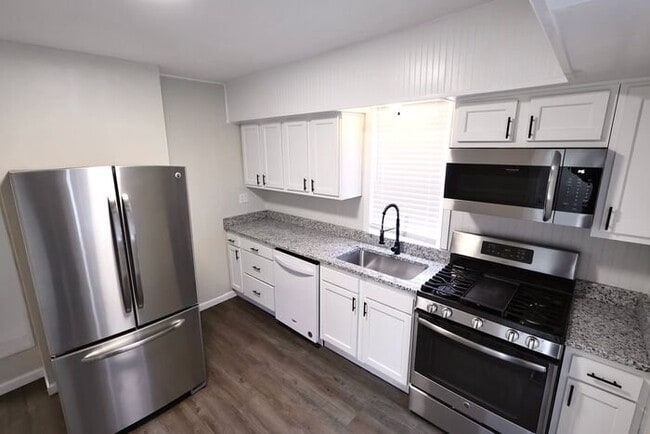 Photo - 1455 Woodbirch Ave