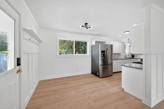 Photo - 281 W 2000 S St