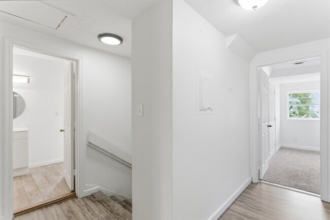 Photo - 306 E Burwell Ave