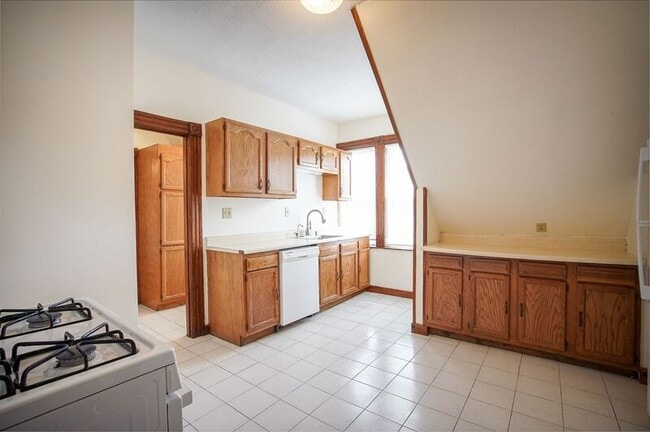 Photo - 74 Crystal Ave Unit 3rd Floor