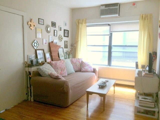 Photo - 2315-2321 Dupont Ave S