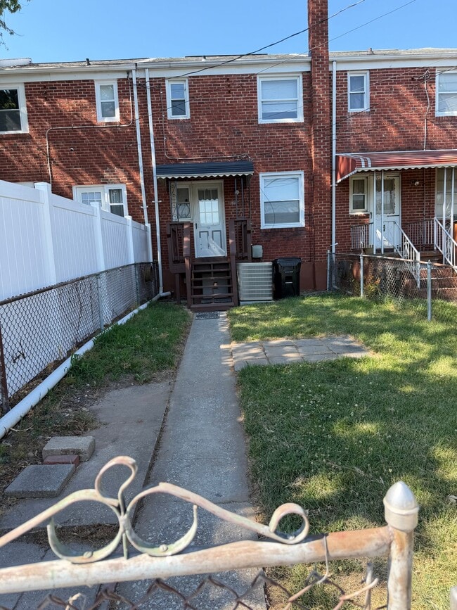 Building Photo - 7926 Kavanagh Rd