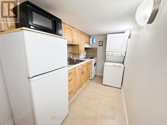 Photo - 1529 Queen St E