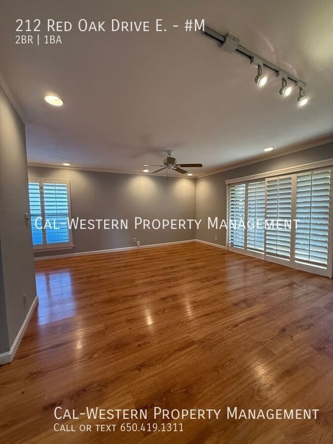 Building Photo - 212 Red Oak Dr E Unit #M