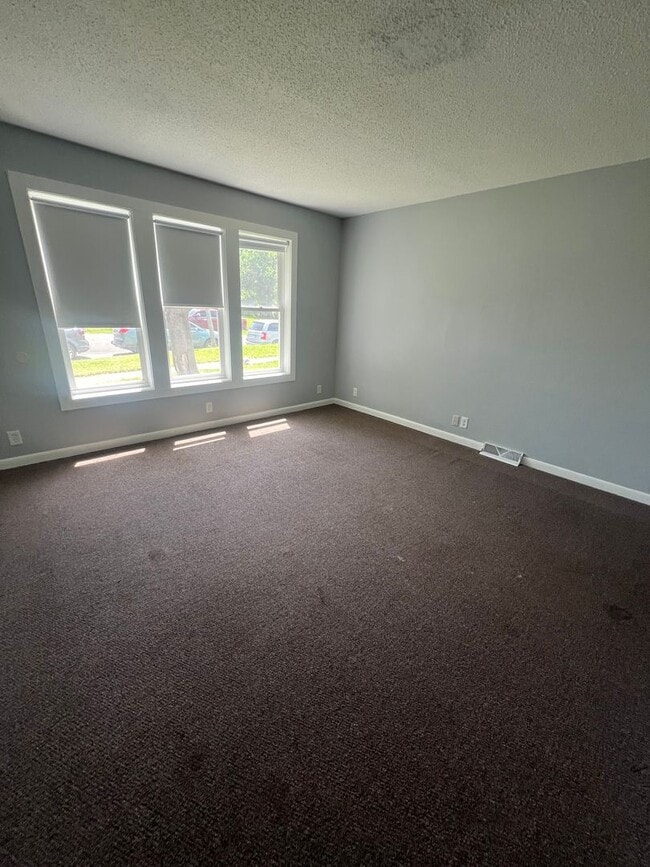 Photo - 2 Bedroom 1 Bath w/Garage and in unit Washer/Dryer