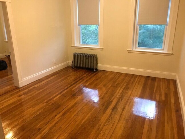 Photo - Large updated 2 bed unit with the landlord paying the full broker's fee!