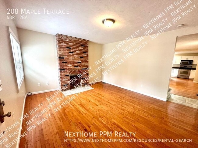 Photo - 208 Maple Ter