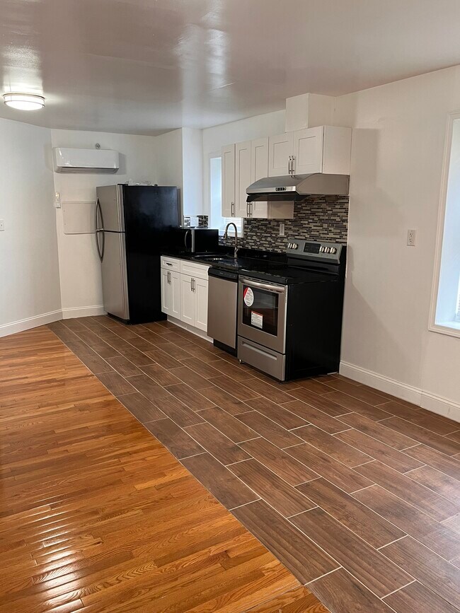 Photo - 901-3 Diamond St