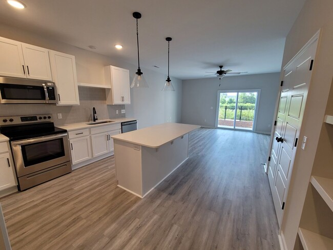 Photo - Modern townhome in beautiful Mallory Creek Subdivision