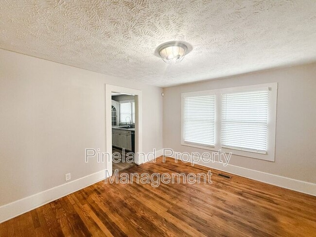 Photo - 316 Broadfoot Ave