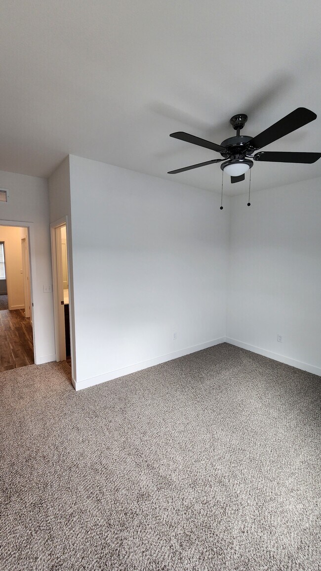 Photo - 812 E 6th St