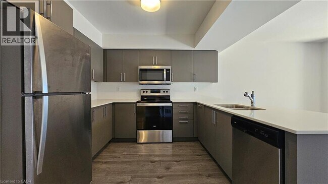 Photo - 205 W Oak Trl