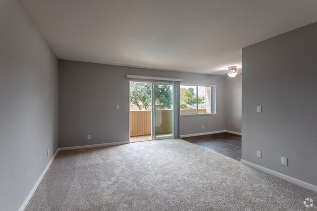 1HAB, 1BA - 800 ft² - 720 North Apartments