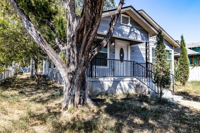 Photo - 139 Hansford St