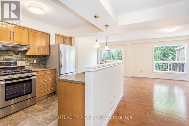 Photo - 258 McMeeken Dr
