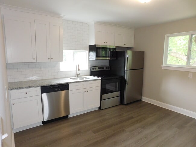 Photo - 320 Kalmia St