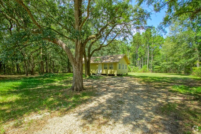 Building Photo - Wonderful single family home on 4.72 Acres...