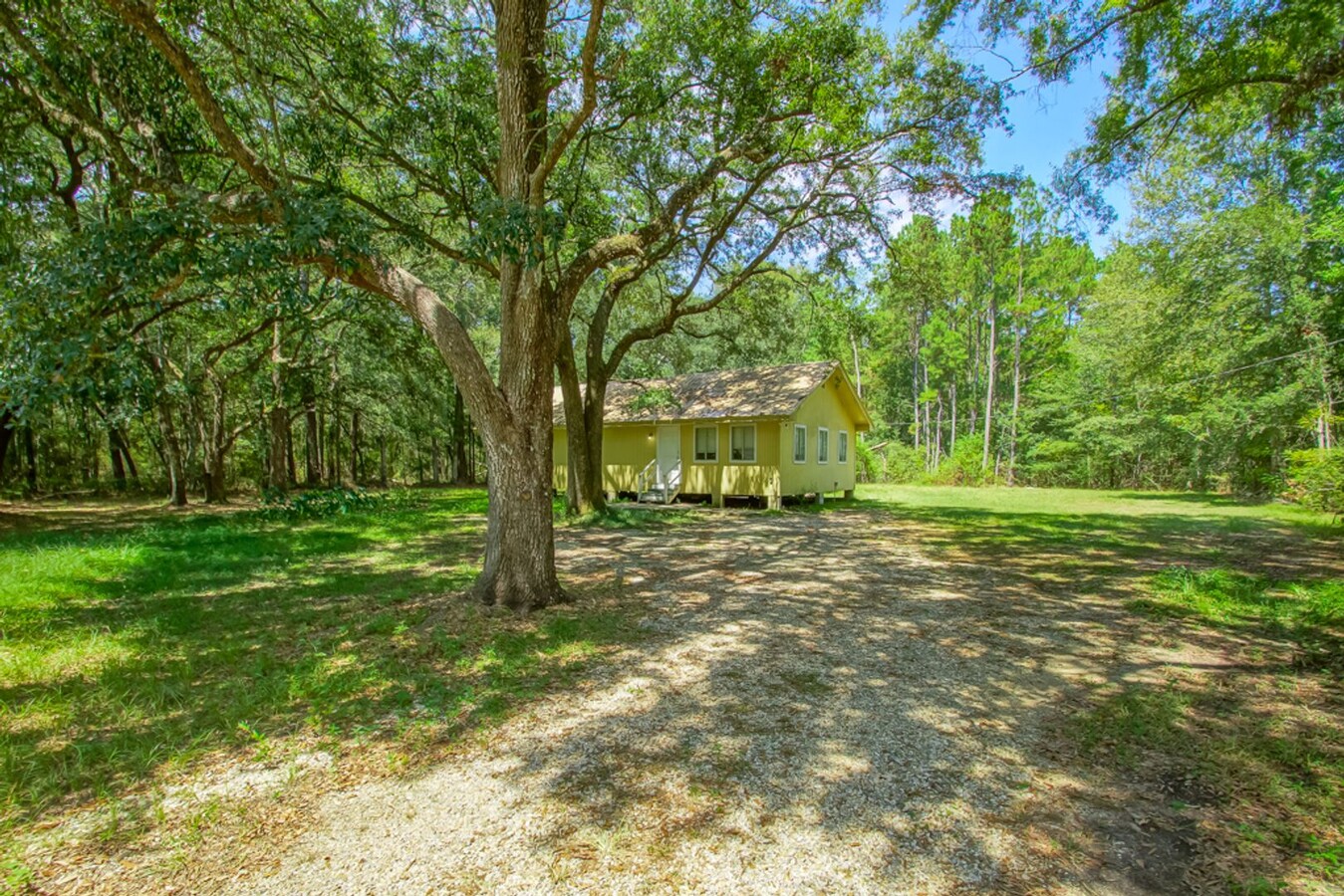 Wonderful single family home on 4.72 Acres... - Wonderful single family home on 4.72 Acres...