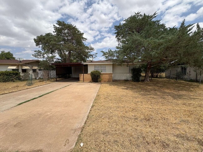 Building Photo - Nicely Remodeled 2-Bedroom Home