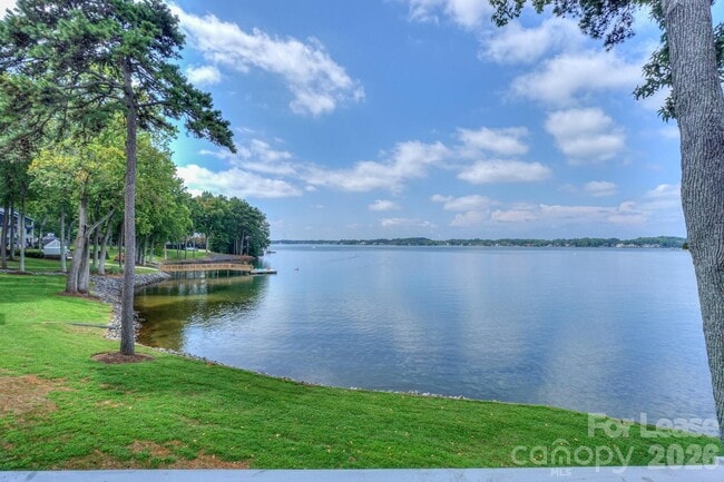 Building Photo - 368 Northwest Dr