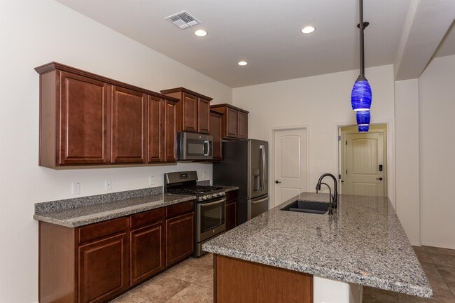 Photo - 926 N Gomez St