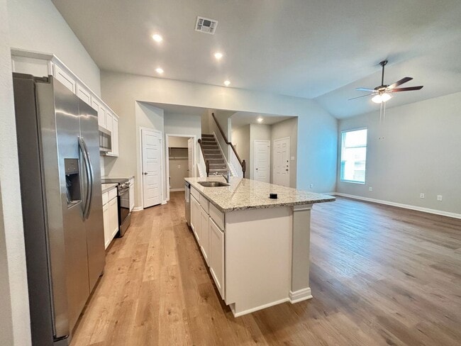 Photo - Want luxury living in the Far West ...Look no further...Amanda Park is it!