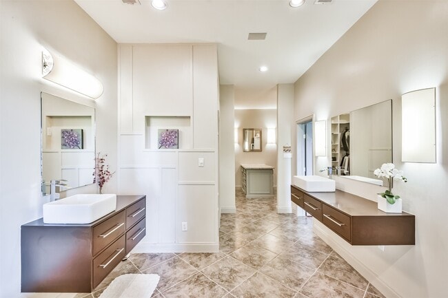 Building Photo - 4736 Post Oak Timber Dr