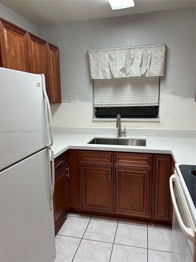 Photo - 1925 Madison St Unit 14
