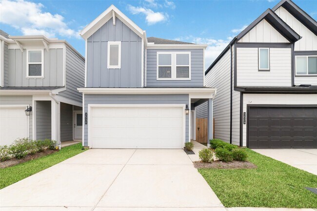 Building Photo - 3530 Blue Mockingbird St