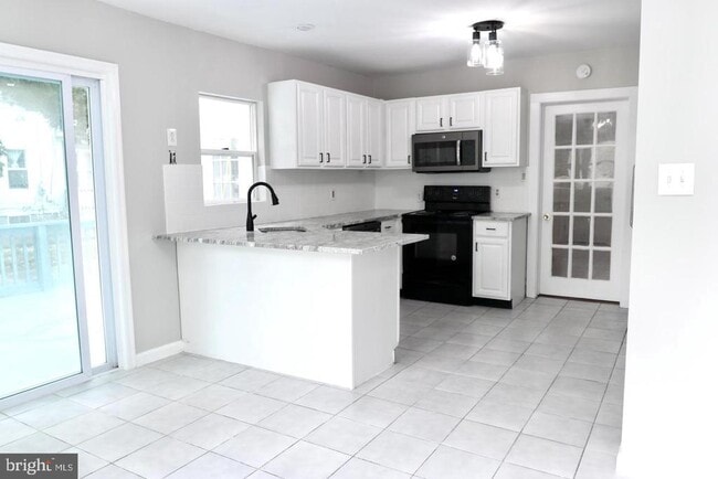 Building Photo - 149 S Main St