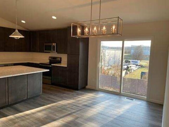 Photo - 5349 Lakepath Way