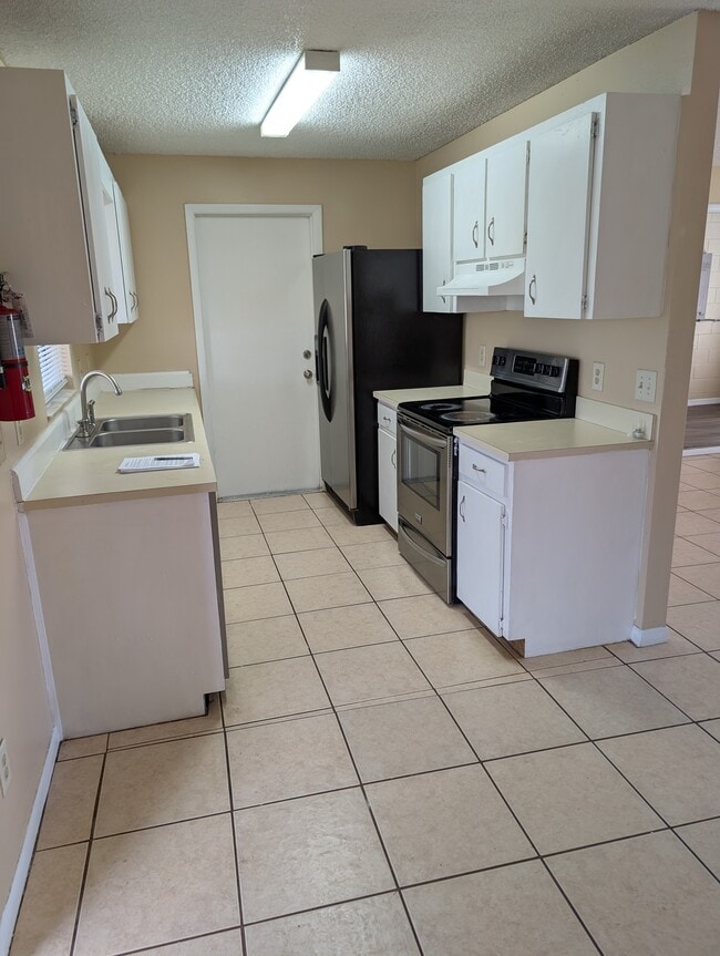 3202 Timberline Rd
