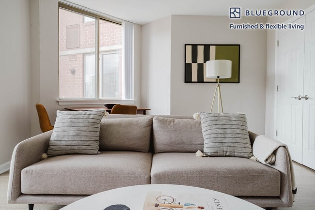 Photo - 450 Massachusetts Ave NW Unidad FL8-ID897