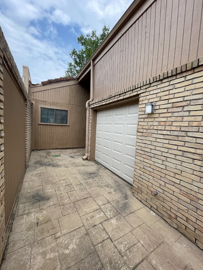 Photo - Live in the city of Panorama Village & enjoy all it has to offer: 27-hole golf course, 3 city par...