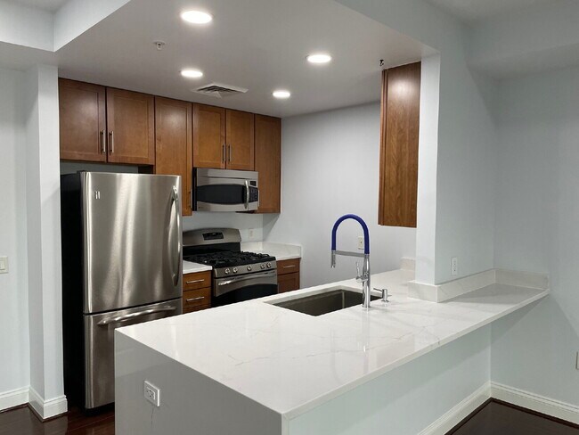 Photo - "Chic Urban Retreat: Stylish 1-Bed Condo w... Unit #429