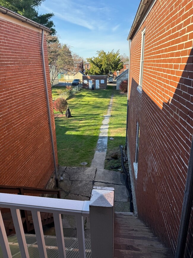 Building Photo - 322 S West End Ave Unit 2