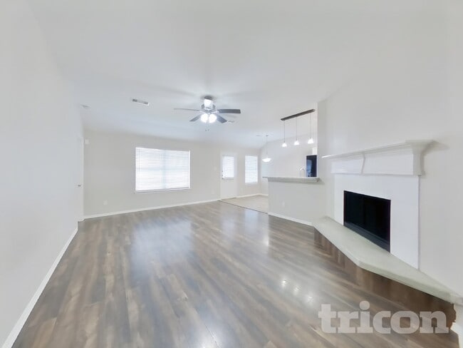 Photo - 2002 Briar Grove Dr