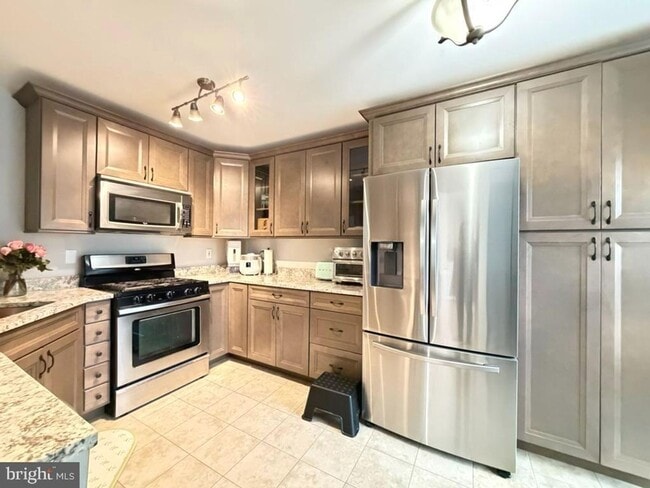 Photo - Welcome home to this beautifully updated 3bd 2.5bth residence in the highly sought-after Seven Oa...