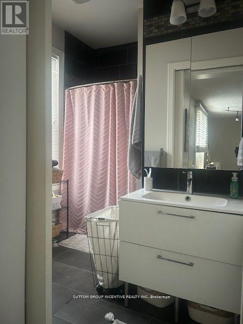 Photo - 322 Codrington St Unit 3