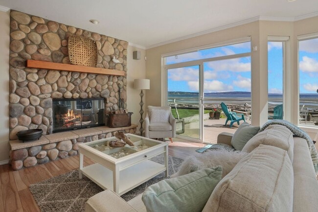 Photo - Spectacular Water Front Home With a Short Term  Lease to Start!