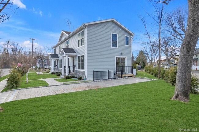 Photo - One Manhasset Ave