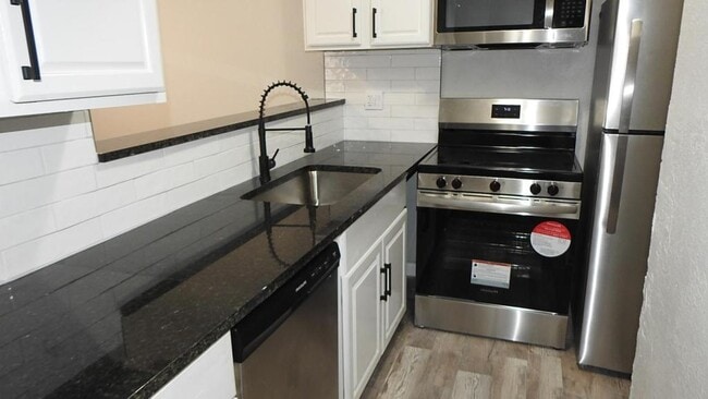 Photo - 5934 Elmwood Ave