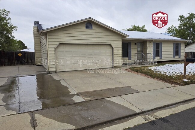 Building Photo - 1044 Maple Dr