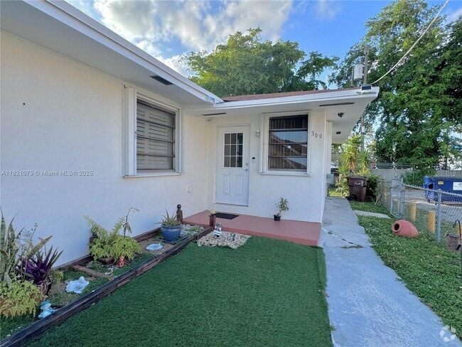 Building Photo - 369 E 20th St Unit 369 Rental